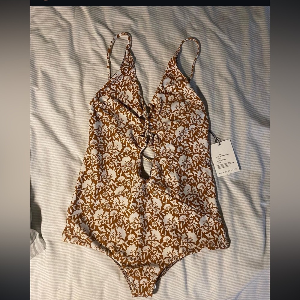 Acacia one piece